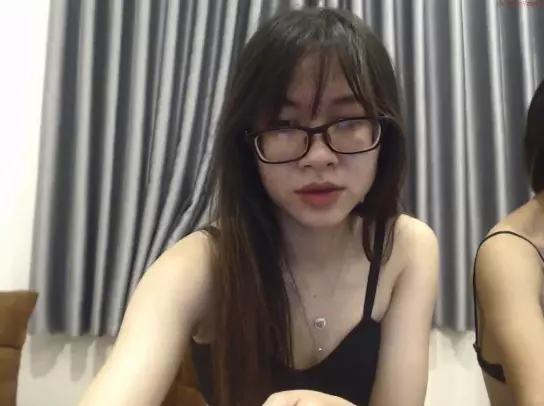 Cháu gái yêu nghiệt ở thành phố làm sugar baby về quê sinh sống