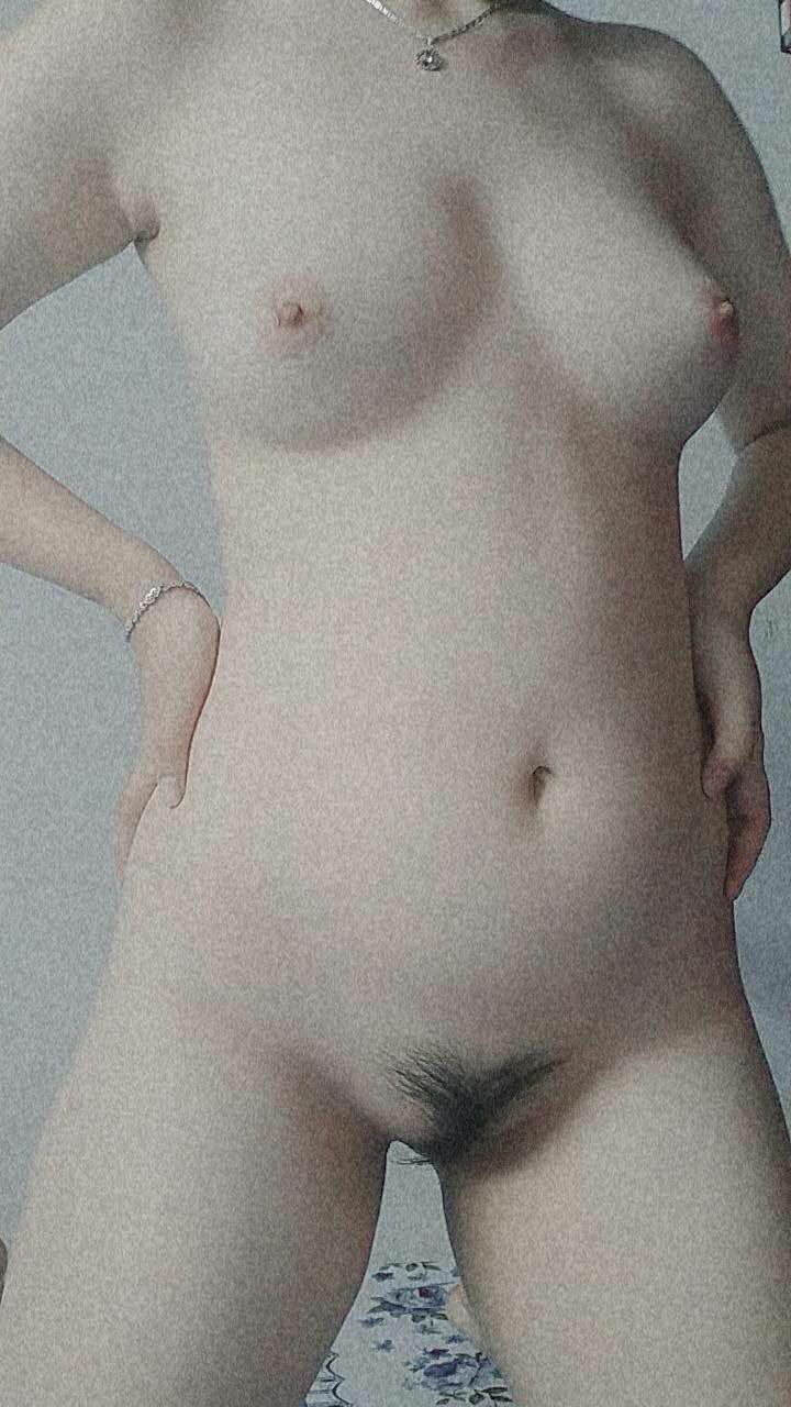 vú to khoe
