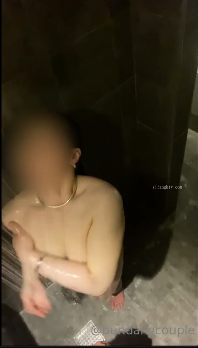 Em gái của Trùng Khánh, thân hình không gì ngăn cản được~!